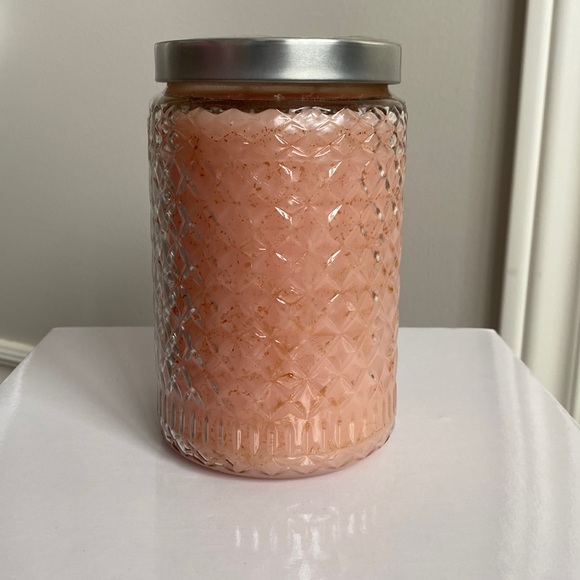 Gold Canyon - Large Pink Berry Meringue Heritage Candle - Picture 1 of 4